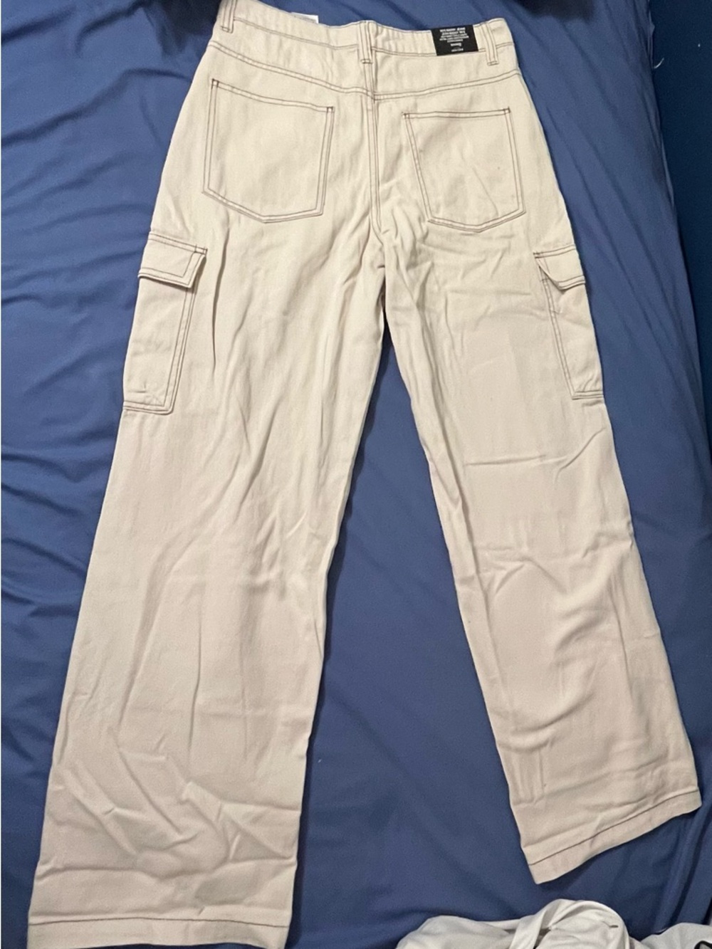 H&M Women’s Baggy 90’s Cargo Jeans in Ivory Coast - Picture 2 of 3
